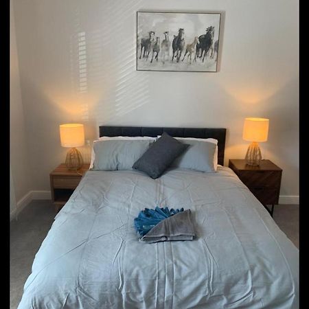 Beautiful Room In Apartment Near Town Centre Регби Экстерьер фото