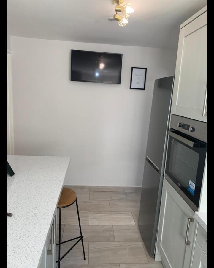 Beautiful Room In Apartment Near Town Centre Регби Экстерьер фото